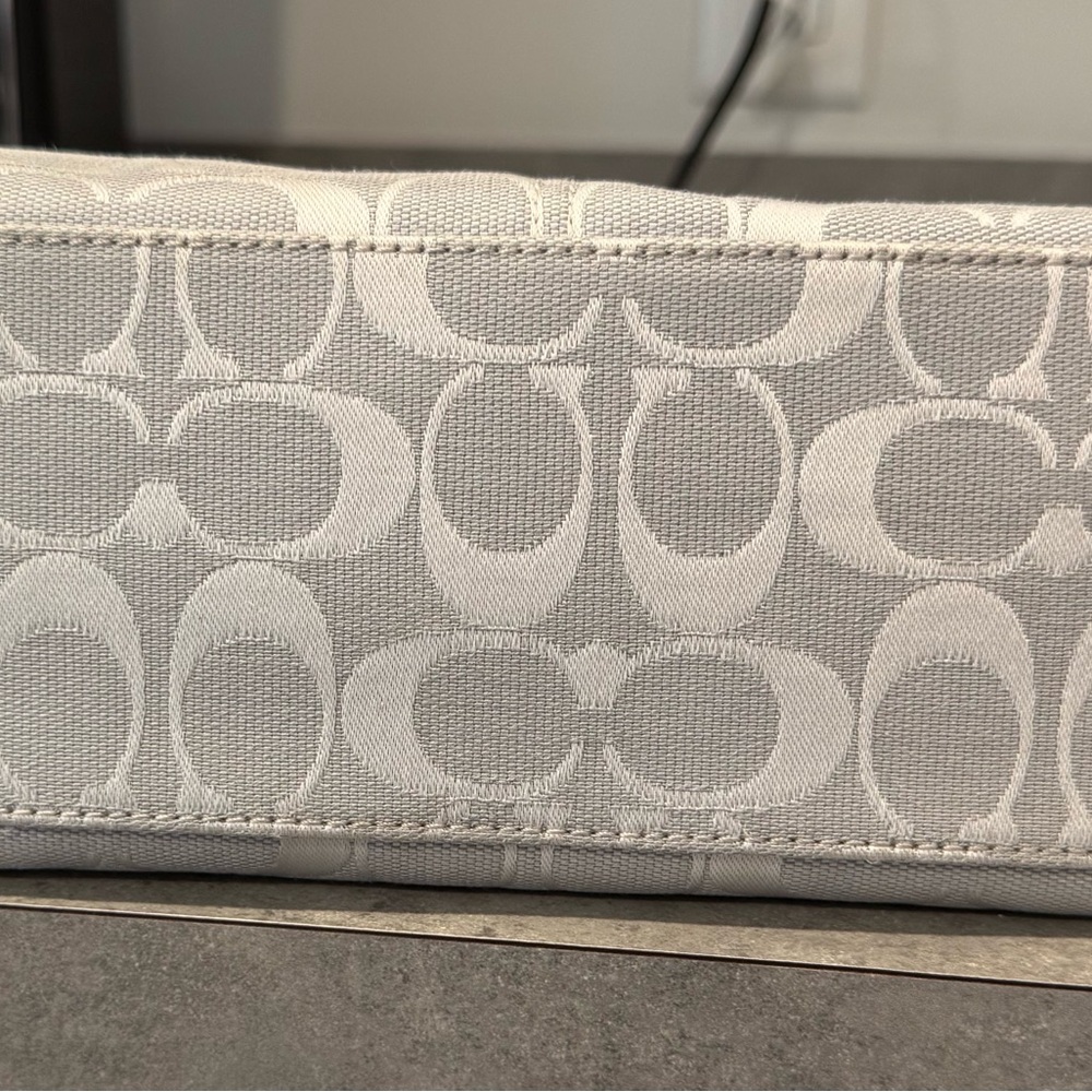Coach Penelope Light Gray Signature Jacquard Tote and Wristlet! Matching Bundle! - Picture 9 of 10